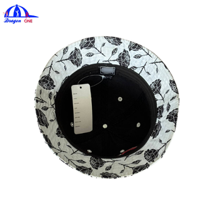 Chapeau Bob Blanc Personnalisé en Gros avec Imprimé Rose Noire et Broderie 3D Rouge en Coton – Casquette de Pêcheur Urbaine – OEM/ODM Acceptés - Product Image 3