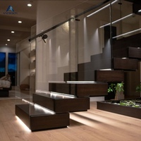 Escalier droit de haute qualité, spécifications personnalisées, garde-corps en verre, marches en bois pour la rénovation de villa