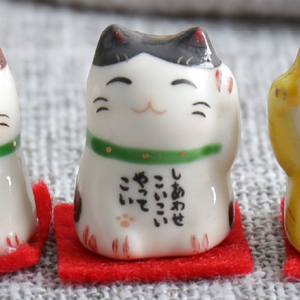Chat porte-bonheur japon petit mignon minuscule bas quantité minimale de commande <span class=keywords><strong>pas</strong></span> <span class=keywords><strong>cher</strong></span> prix cadeau drôle en céramique Fortune chat porte-bonheur <span class=keywords><strong>Maneki</strong></span> <span class=keywords><strong>Neko</strong></span> pour la décoration intérieure - Product Image 4
