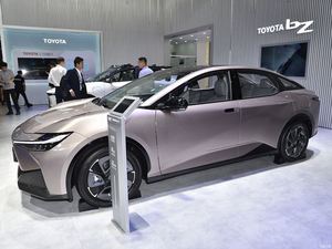 2024 Toyatas BZ3 Electric Elite PRO Sedan a la venta Left Steer EV Car con cámara trasera Asientos de tela Euro VI Estándar de emisión - Product Image 3