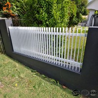 Panneaux de clôture en aluminium blanc résistant à la corrosion, clôture à lames de 6 pieds, adaptée aux cours modernes et extérieures