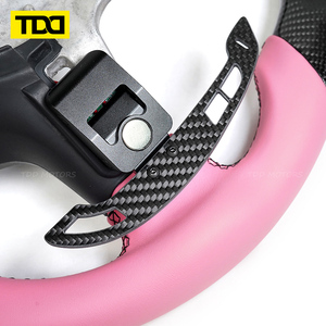 Volante TDD Real LED de fibra de carbono con agarre de cuero liso rosa, compatible con BMW i8 personalizado - Product Image 4