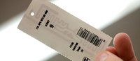 Étiquette de vêtement RFID EPC Gen2 UHF Papier M730 Mémoire 512 bits Étanche Portée de lecture 3-6m pour la gestion des stocks de vêtements