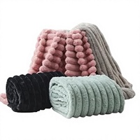 Couverture en fourrure de lapin multicolore antibactérienne pour toutes les saisons, à usage domestique, avec dos rayé gaufré, vente en gros, luxe, chaude, en polaire pelucheuse