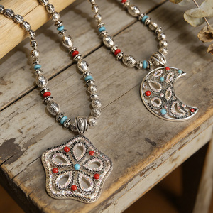 Collier ethnique vintage perlé coloré turquoise - Pendentif rétro en alliage lune et étoile - Bijoux créatifs célestes pour couple - Product Image 3