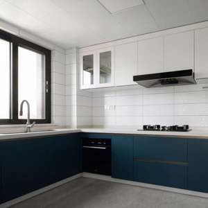 Gabinetes de Cocina Modulares de Diseño Moderno, Totalmente Personalizables, Fabricados en Foshan, Construcción en MDF, Acabado Lacado, con Fregadero y Bisagras - Product Image 2