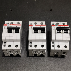 PLC-Teil Brandneu Original <span class=keywords><strong>3</strong></span> Stück B GB10963 B S2C-H11L Leistungsschalter PLC PLC - Product Image 1