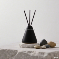 C & H Ensemble de diffuseurs de roseaux en céramique de luxe personnalisés Diffuseur de roseaux en céramique Bouteille de diffuseur de roseaux écologique avec huile parfumée dans une bouteille en plastique