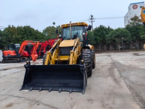 Chargeuse-pelleteuse JCB 4CX 4x4 neuve, équipement lourd polyvalent pour la construction de routes rurales et l'excavation de fondations - Product Image 6