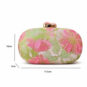 Sac de soirée élégant pour femme, tendance, en jacquard uni, avec chaîne et fermoir à clip, portable pour les fêtes - Product Image 4