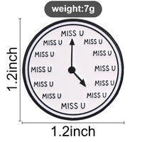Spilla smaltata rotonda con slogan a tema orologio, distintivo in metallo elegante per accessori di abbigliamento quotidiano