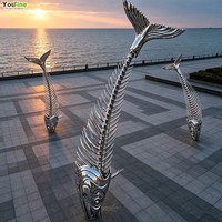 Sculpture moderne abstraite en acier inoxydable en forme d'arête de poisson, grande statue de squelette de poisson en métal pour la décoration de jardin et de parc