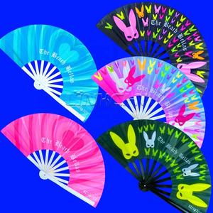 Venta caliente personalizado impreso portátil papel bambú Personal plegable DIY sublimación ventilador de mano con Logo impresión luz en la oscuridad - Product Image 1