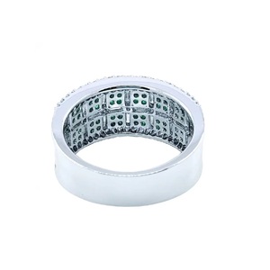 Bague demi-alliance classique en or blanc 18 carats avec diamants ronds taille brillant et émeraudes pour femme, livraison rapide depuis Hong Kong - Product Image 3