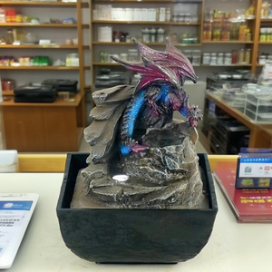 Fuente de Agua Decorativa de Dragón con Luz LED, Estatua de Dragón Alado Mítico, Cascada Interior para Decoración de Oficina y Hogar, 18.5 cm - Product Image 3