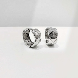 Boucles d'oreilles créoles géométriques en argent sterling 925, style hip-hop, hypoallergéniques, luxe, pour filles, prix usine. - Product Image 4