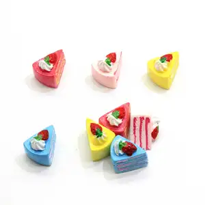 Decoración de resina para casa de muñecas, 100 unidades, Kawaii, forma Triangular, pastel de fresa, comida Artificial, artesanía, juguete