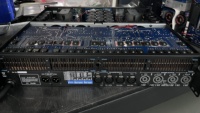 FP20000Q Amplificateur de puissance 4 canaux 4x2200W Classe D en métal 2U pour montage en rack, idéal pour bars, clubs et installations fixes