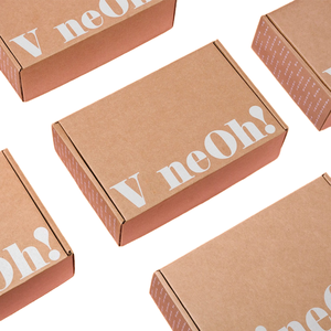 Boîtes d'expédition personnalisées en carton ondulé recyclé écologique pour cosmétiques et perruques avec logo UV/estampage à chaud en forme d'avion - Product Image 1