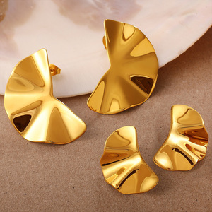 Geometric <b>Stud</b> <b>Earrings</b> Gold Zinc Alloy Irregular Fan Shape Minimalist Design For Everyday Wear - Product Image 3