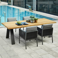 Ensemble table et chaises de patio en bois massif et osier pour l'extérieur Table à manger personnalisée en bois massif à chevrons Accoudoir demi-chaise en rotin