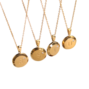 Collar con Letra del Alfabeto Personalizado al por Mayor, Incrustaciones de Circonita Cúbica, Colgante de Oro de 18K, Collar de Acero Inoxidable con 26 Letras - Product Image 1