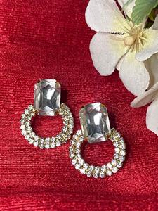 Nueva llegada estilo moderno blanco diamante Color fiesta desgaste tachuelas pendiente para mujer pequeña joyería de moda chapada en oro - Product Image 4