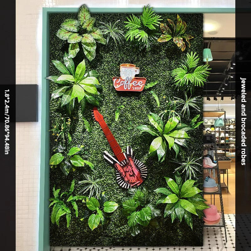 Orné de bijoux et brocart