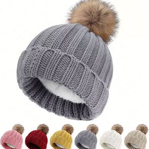 Bonnet d'hiver en acrylique vierge avec logo brodé personnalisé pour femme, enfant, bébé, avec pompon et doublure polaire - Product Image 1