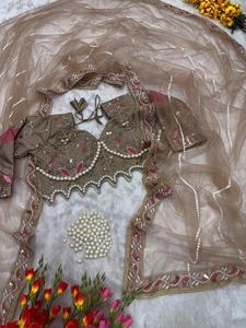 Sari de lujo con bordado de lentejuelas Dori y ribete de encaje con pedrería pesada para bodas, fiestas y ocasiones festivas - Product Image 4