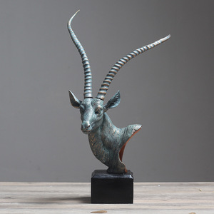 Sculpture de tête d'antilope en résine scandinave, décoration artistique de table, finition vieillie antique - Product Image 2