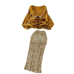 Ensemble décontracté pour femme : Blouse élégante à manches longues, col en V et ourlet à volants, et jupe à sequins taille haute - Product Image 1