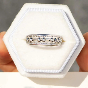 Anello da donna creativo con perline mobili, gioiello da mano unico e di nicchia per tutti i giorni - Product Image 2