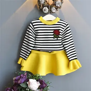 オンラインマーケティングを購入女の赤ちゃん秋の服新しいデザインの編み物セーターフロック2ピースセット