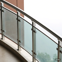 Système de garde-corps de chaussure moderne en aluminium pour l'extérieur Balustrade en verre sans cadre à canal en U avec installation de bricolage pour les balcons