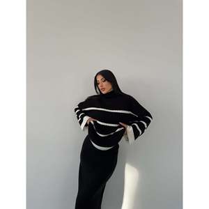 Ensemble jupe et pull en tricot à col de pêcheur pour femmes, série 1500 - Product Image 2