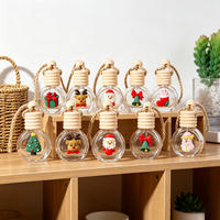 Vente en gros de flacons diffuseurs d'huiles essentielles de 10 ml, design Père Noël et renne mignon, pour parfum de voiture, en forme de pendentif décoratif de Noël