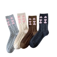 Chaussettes douces et chaudes en velours nuageux pour femmes, chaussettes mi-mollet pour l'automne et l'hiver, chaussettes en forme de cœur pour l'extérieur