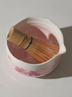 Bol à matcha en céramique personnalisé OEM, peint à la main, avec glaçure cristalline motif fleur de glace rose, Chawan avec bec verseur pour le café et le thé matcha