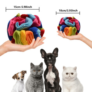 Juguete de Pelota Olfativa para Perros y Gatos de Poliéster con Función de Escondite de Comida - Product Image 5