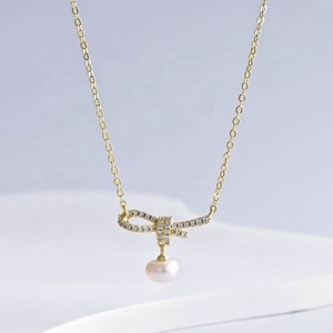 Collar personalizado de plata 925 con cruz de circonita, chapado en oro de 18k, estilo hip hop, con colgante de nudo de perla de agua dulce. - Product Image 2