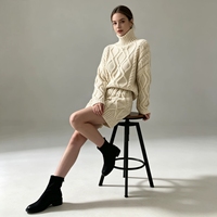 Ensemble 2 pièces en tricot torsadé pour femme, col roulé, crème, pull en tricot texturé épais + short assorti, ensemble de vêtements en tricot chaud et décontracté pour l'hiver
