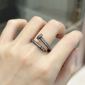 Anel de formatura em latão cubano com design personalizado por atacado, novo anel de unhas com zircônias geométricas hip-hop - Product Image 3