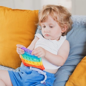 ของเล่นป๊อปอิทสีรุ้ง บรรเทาความเครียด สร้างความสนุกและผ่อนคลาย สำหรับเด็กและผู้ใหญ่ - Product Image 3