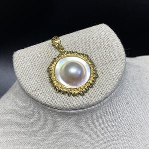 Colgante de Perla Mabei World, Perla Cultivada Blanca Redonda de 18-19 mm, Chapado en Oro, Plata 925, Solitario Clásico, Unisex, para Uso Diario - Product Image 1