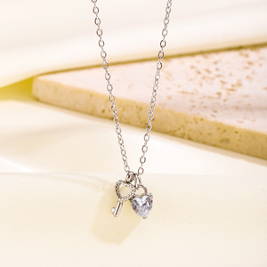 Nuevo Collar con Colgante de Llave y Zirconia en Acero Inoxidable Chapado en Oro, Estilo 2026, Regalo para Novia - Product Image 4