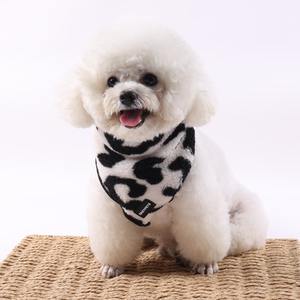 باندانا للكلاب من مصنع Okeypets بتصميم جديد مطبوعة بشعار مخصص دافئة وناعمة ومبطنة للكلاب الصغيرة - Product Image 3