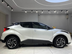 <span class=keywords><strong>Toyota</strong></span> C-HR SUV <span class=keywords><strong>2021</strong></span> 2022 2023 – Voiture d'occasion compacte et économique avec caractéristiques pratiques, traction avant, sièges en cuir, essence - Product Image 3