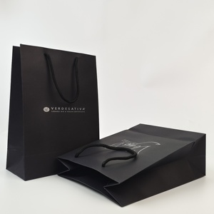 Bolsas de regalo de tamaño personalizado Embalaje de perfumes boutique de lujo Bolsa de papel de joyería pequeña de boda negra con asas - Product Image 6