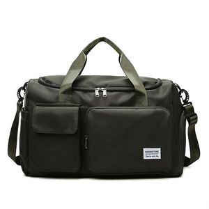 Muestra gratuita de bolsa de viaje mini de nylon de 14 pulgadas con cremallera roja, blanca y azul, con compartimentos. - Product Image 1